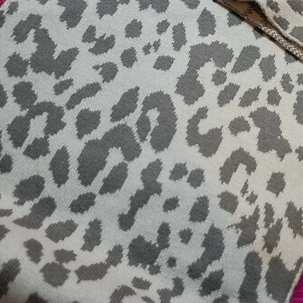 ✔ 5 for $25 Gap scarf
